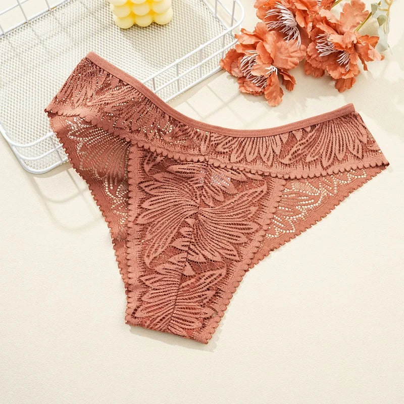 3PCS/Set Women Lace Panties Sexy Low Riase Elastic Brifes Solid Color Perspective Breathable Underwear Ladeis Sexy Lingerie.