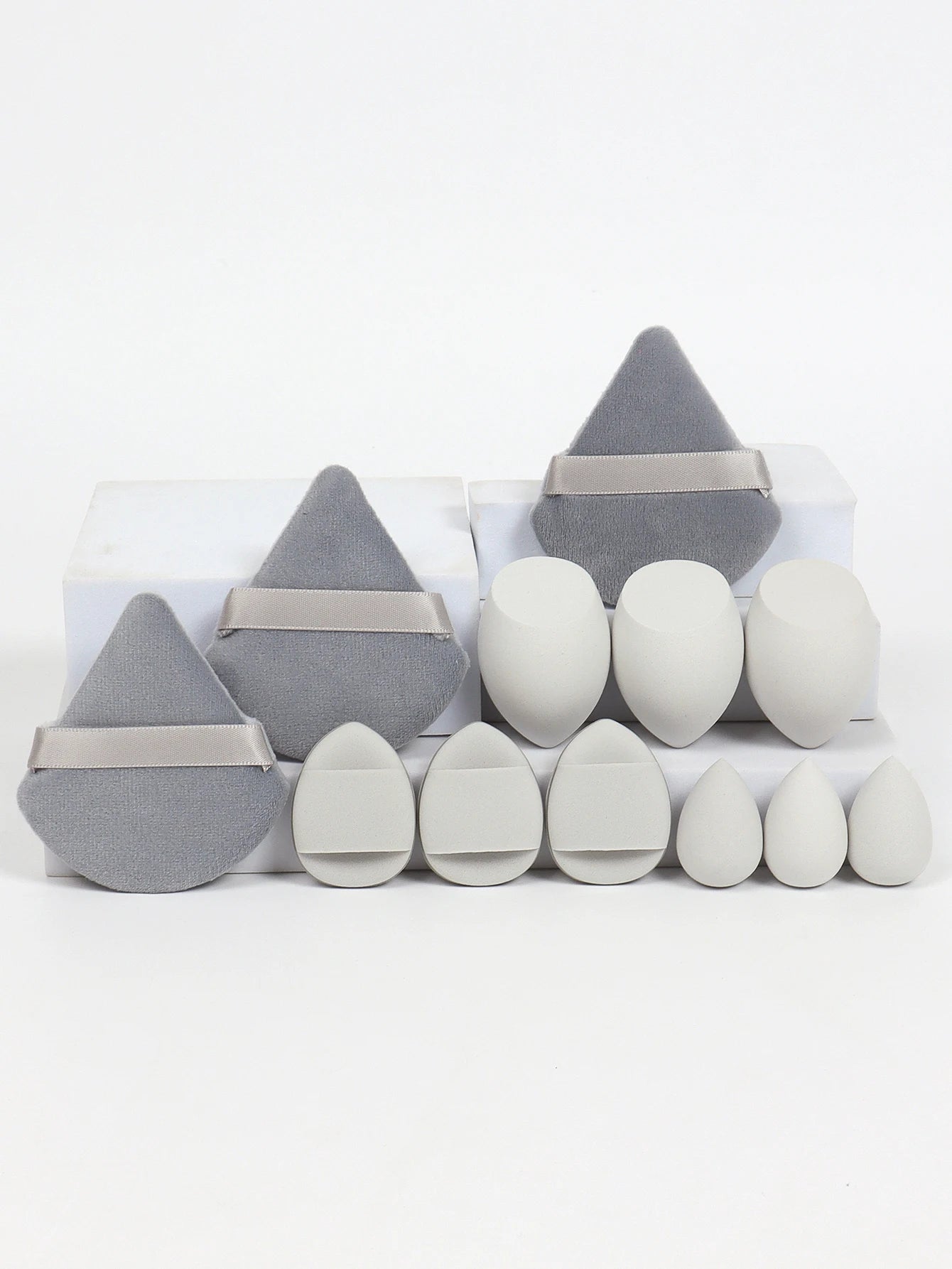 12-Piece All-Purpose Makeup Sponge Set, Made of 3 Loose Powder Puffs, 3 Mini Air Cushion Puffs, 3 Beauty Eggs and 3 Mini Beauty.