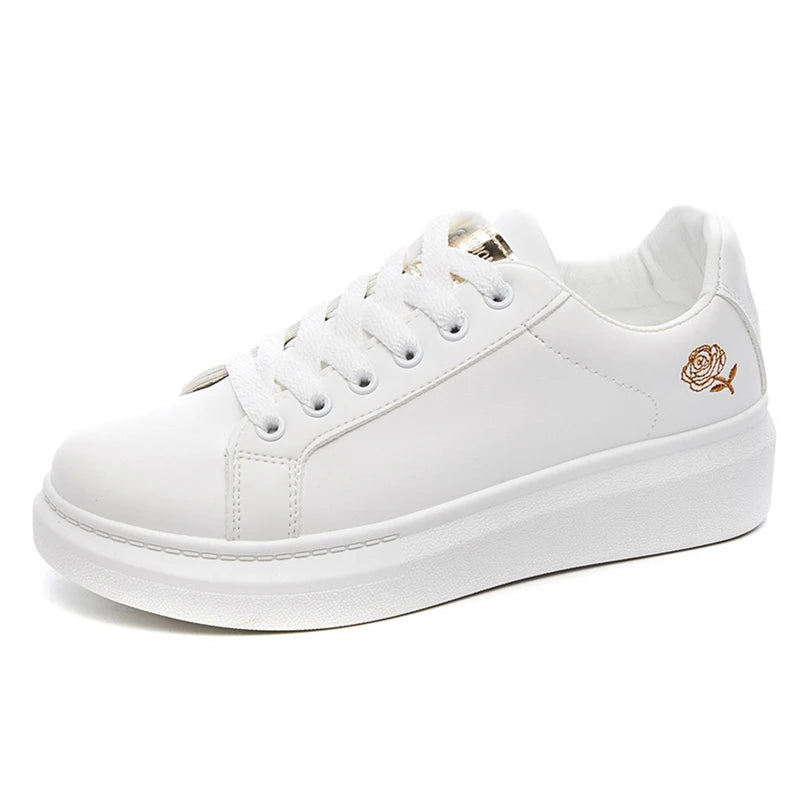 2024 Frühjahr und Sommer Neue Damenschuhe Leder Belüfteter Sportstil Freizeitschuhe Boardschuhe Kleine weiße Schuhe INS Low Top.