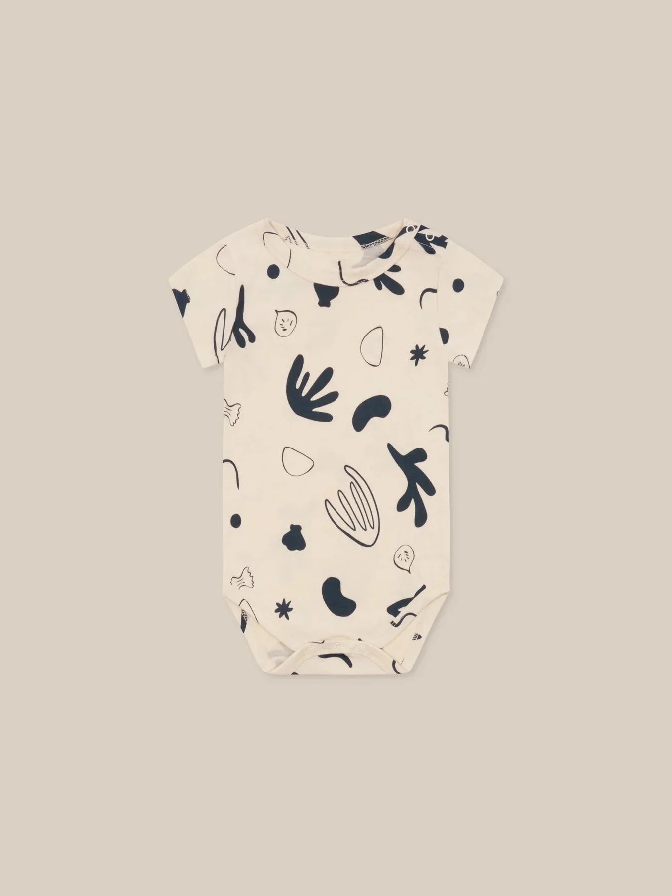 Babyanzug 2025, neuer süßer Baby-Kurzarm-Dreieckstaschen-Furz-Overall im Instagram-Stil für drinnen und draußen.