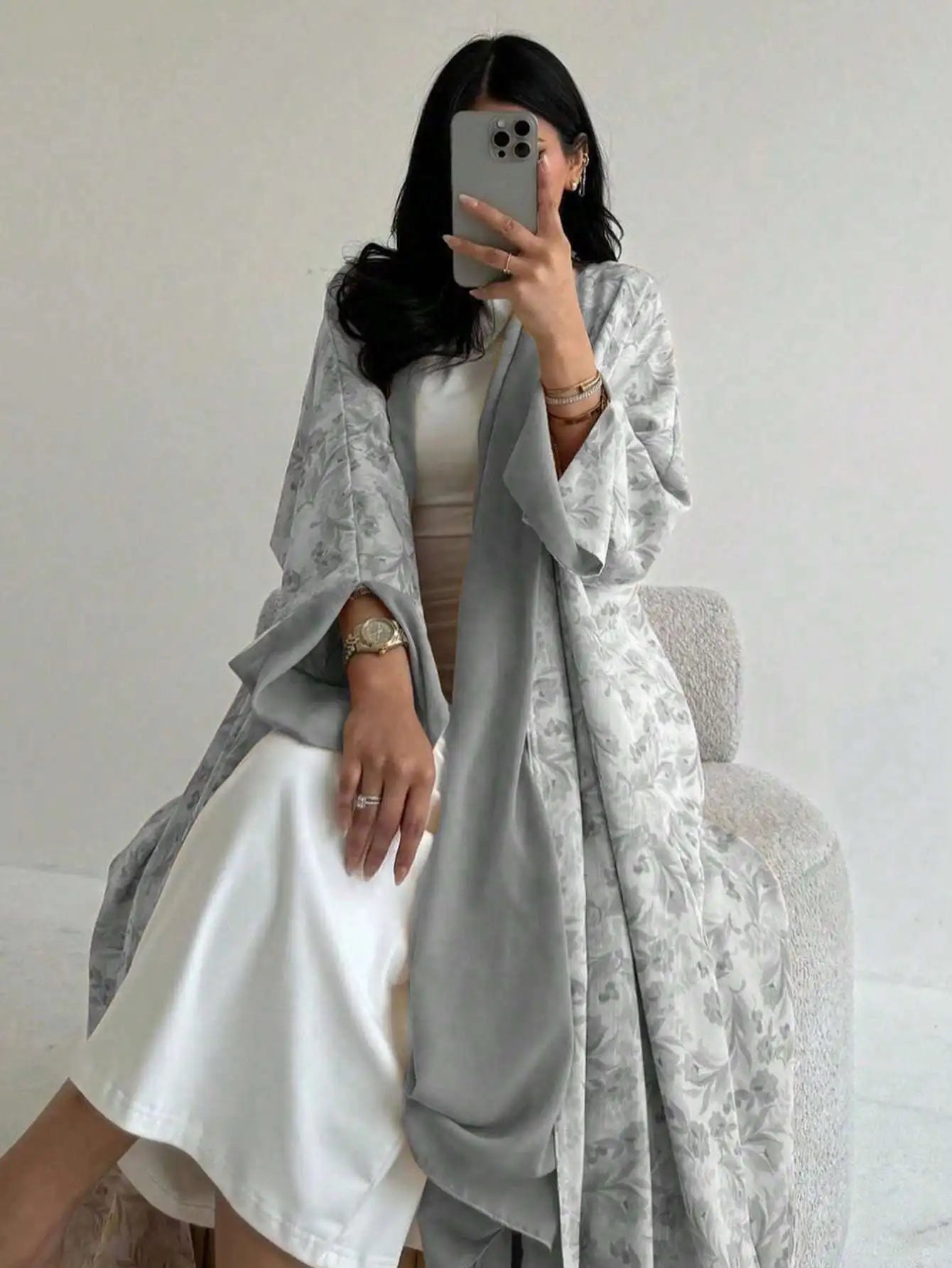 Lockeres, mit Blumenmuster bedrucktes Abaya-Langarmkleid für den orientalischen Nahen Osten für Damen, elegante Robe mit offener Vorderseite ohne Schal.
