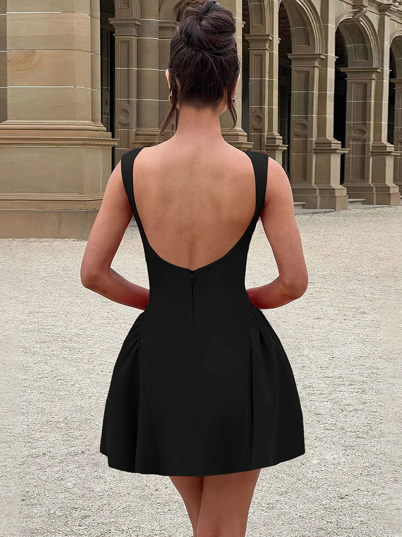 DGLUKE Elegantes rotes Minikleid für Damen, U-Boot-Ausschnitt, ärmellos, hohe Taille, A-Linien-Kleid, rückenfrei, plissiert, kurze Abschlussball-Party-Kleider.