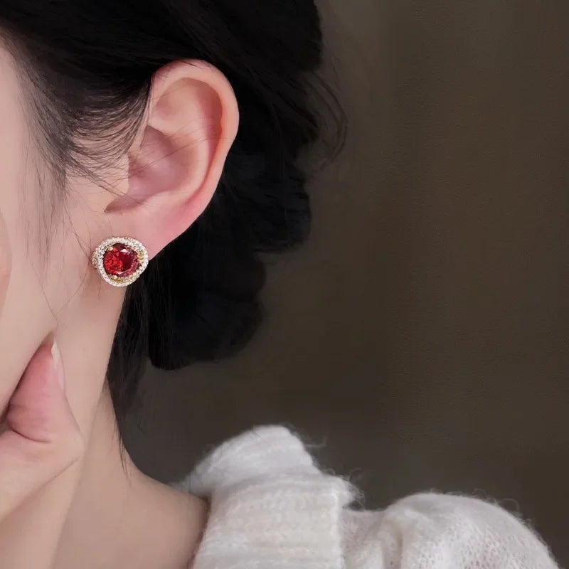 Uorich Light Luxury French Retro Inlay Burgundy Zircon Studs Earring for Women Design Not Easy To Fade Ear Studs Jewelry Gifts.