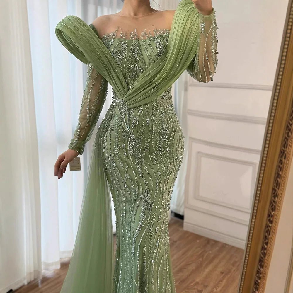 Elegante, perlenbesetzte, salbeigrüne Abendkleider mit fließendem Saum Serene Hill Maßgeschneidert 2025, LA 72928.