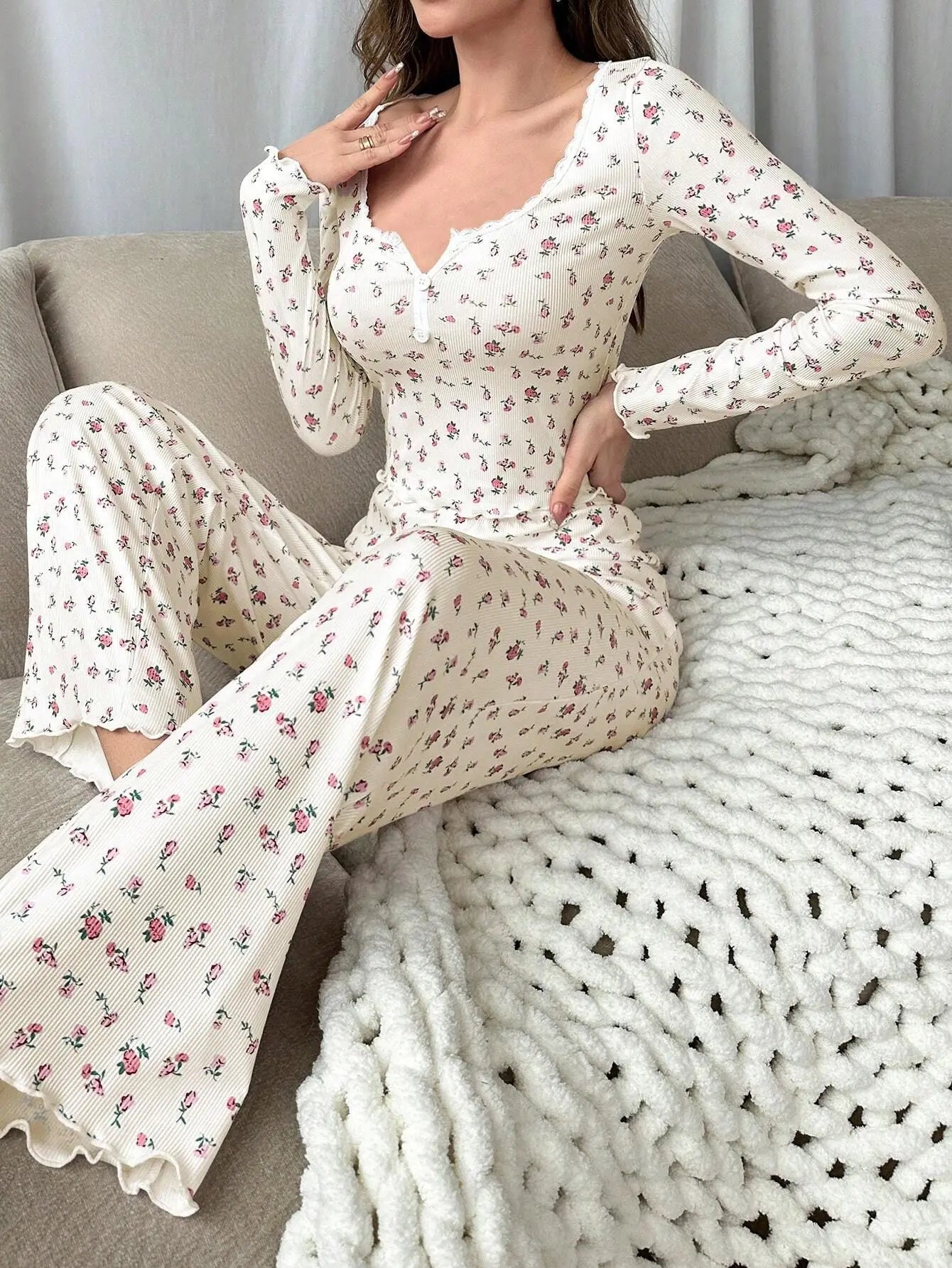 Herbst Winter Pyjama Set Frauen Nachtwäsche Blumen Druck Salat Trim Top mit Lange Hose Schöne Loungewear Volle Hülse Nachtwäsche.