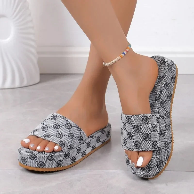 Women Platform Slippers Women Shoes Designer Flat Sandals Outdoor Floral Sandals Ladies Beach Shoes Sandalias For women.