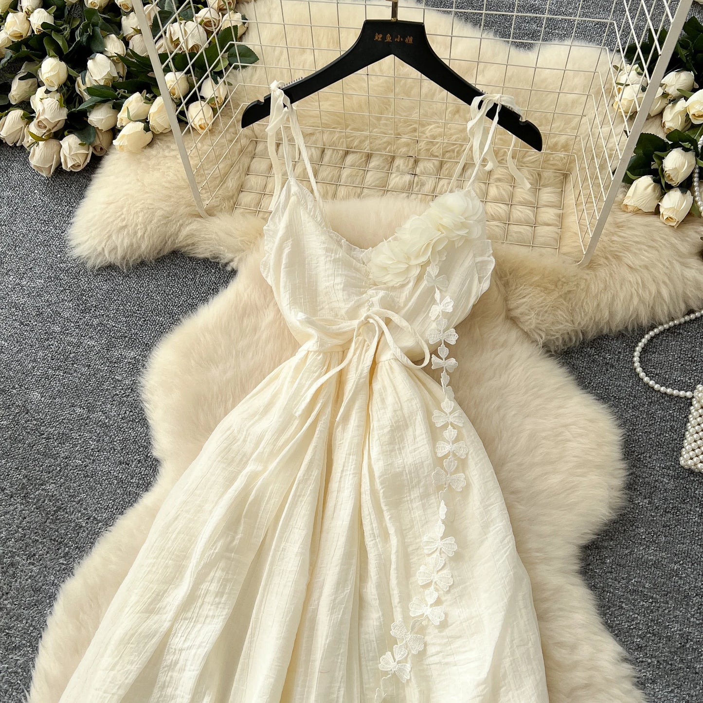 SINGREINY 2025, süßes Sommerkleid für Damen, Spaghettiträger, plissiert, 3D-Blumenmuster, schickes Sommerkleid, Fairycore, unregelmäßiges Kleid