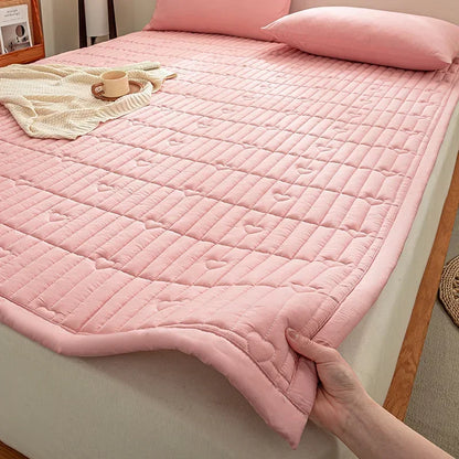 Washed cotton quilted thicken mattress pink romance heart sleeping mat 150cm bed sheet bed protection pad queen king size