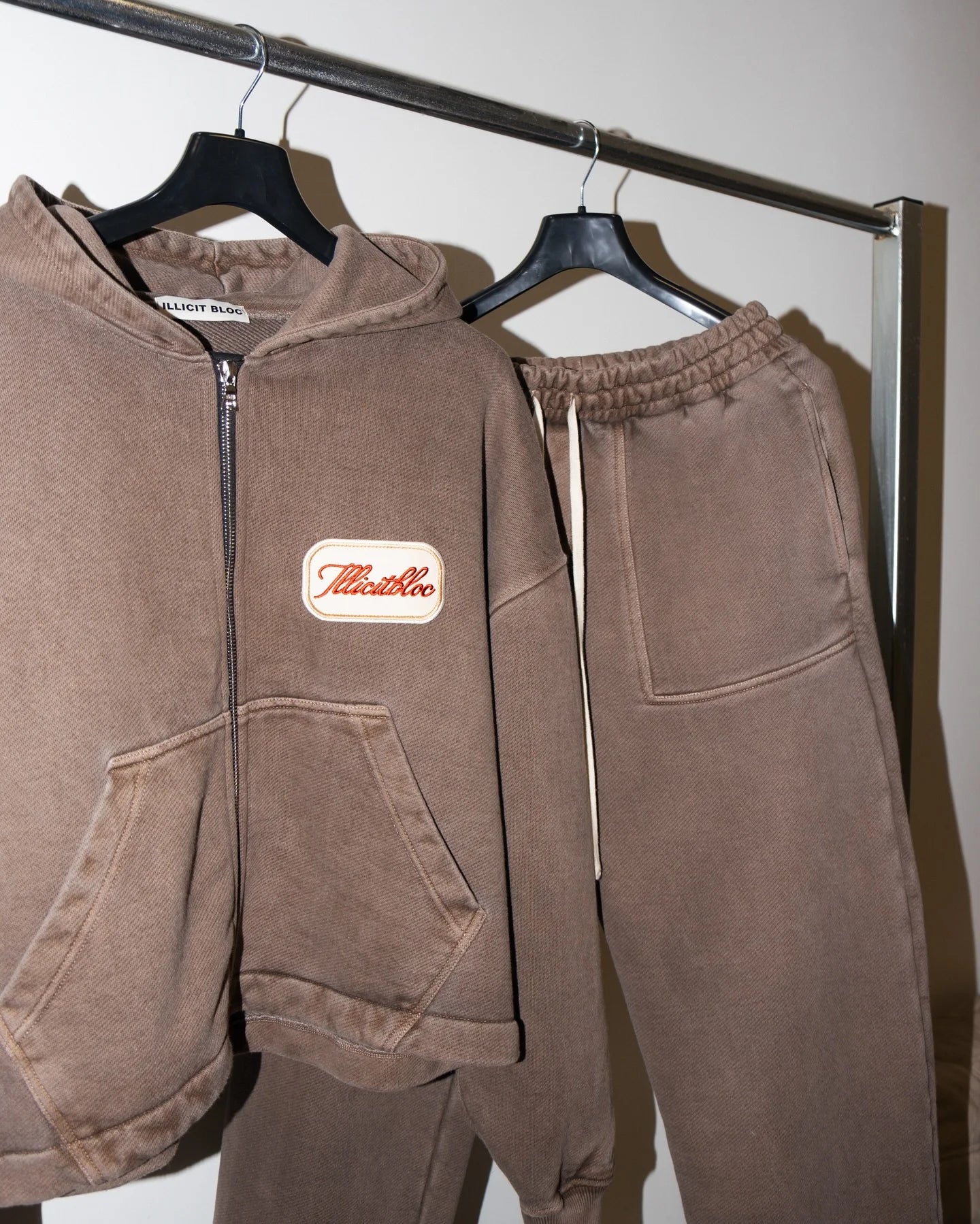 Casual Fashion American Solid Color Cotton Oversized Sweatshirt Men Two Piece Harajuku Joker Slacks Jogging Pants Tracksuits.