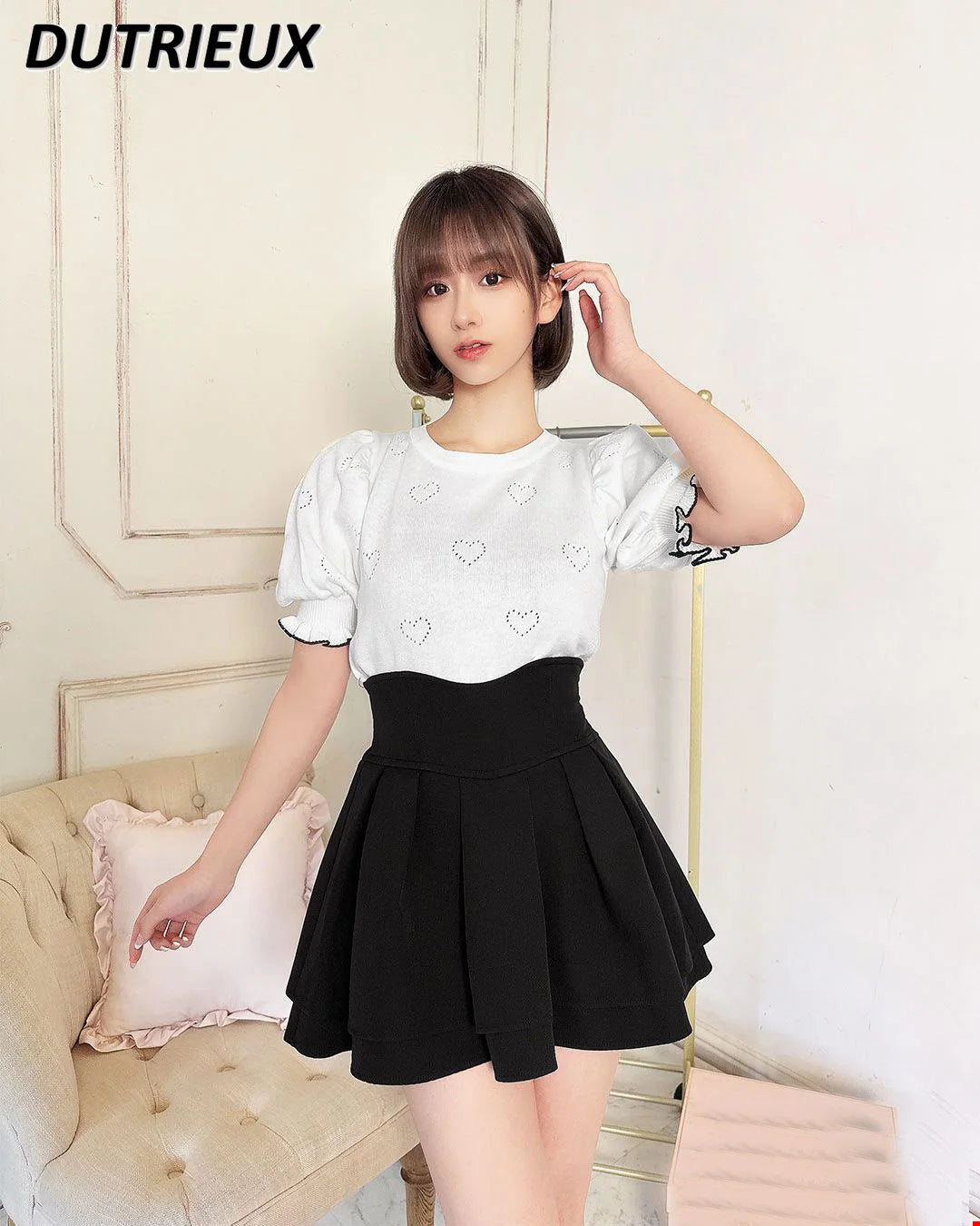 Japanese Lolita Black Skirts Women 2025 Spring Autumn New Radian Waistline Slim Short Pleated Skirt Female Mini Skirt Culottes.