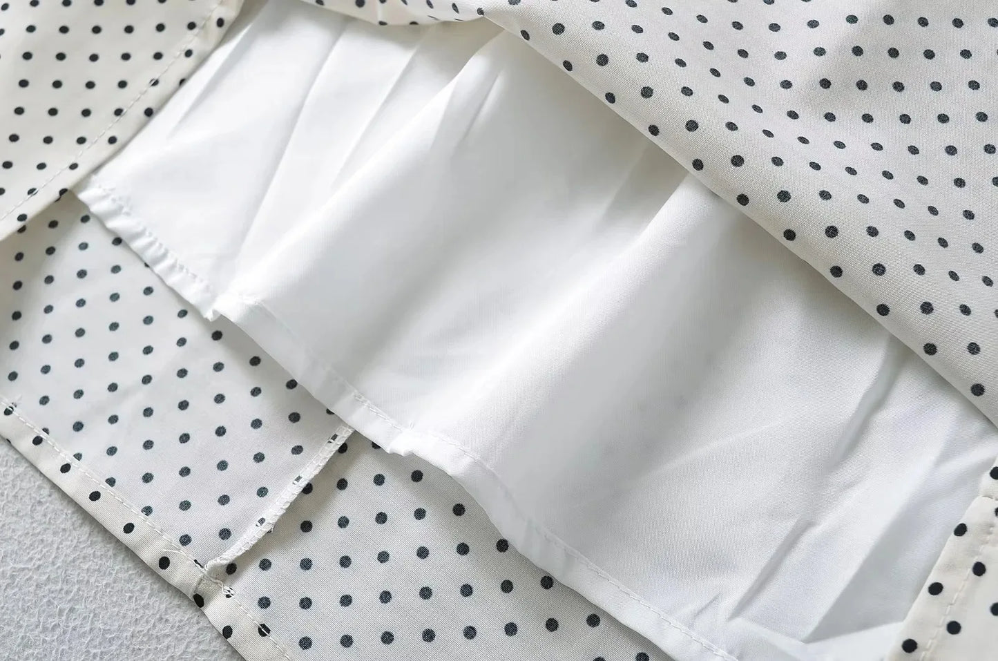 Luxus-Kleider für Damen, 2022, Sommer, kurzes Kleid, sexy, französisches Minikleid, kurzes Puffärmel-Minikleid mit Schleifendetail, Punktedruck.