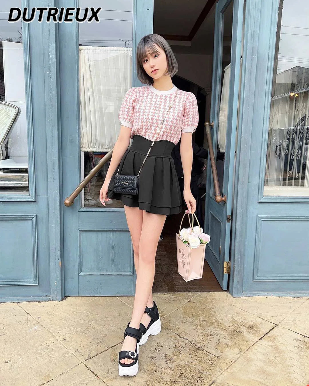 Japanese Lolita Black Skirts Women 2025 Spring Autumn New Radian Waistline Slim Short Pleated Skirt Female Mini Skirt Culottes.