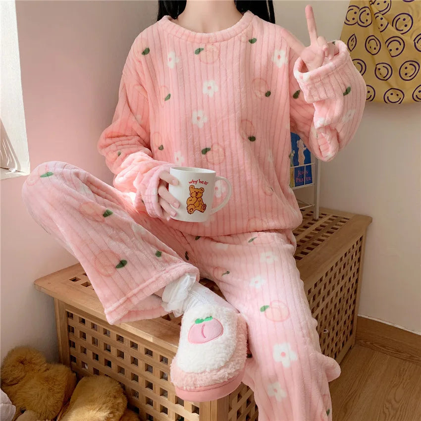 Winter-Damen-Pyjama-Homewear-Anzug, neues warmes Set aus Korallen-Fleece für Herbst und Winter, bequemer warmer Pyjama-Homewear-Anzug.