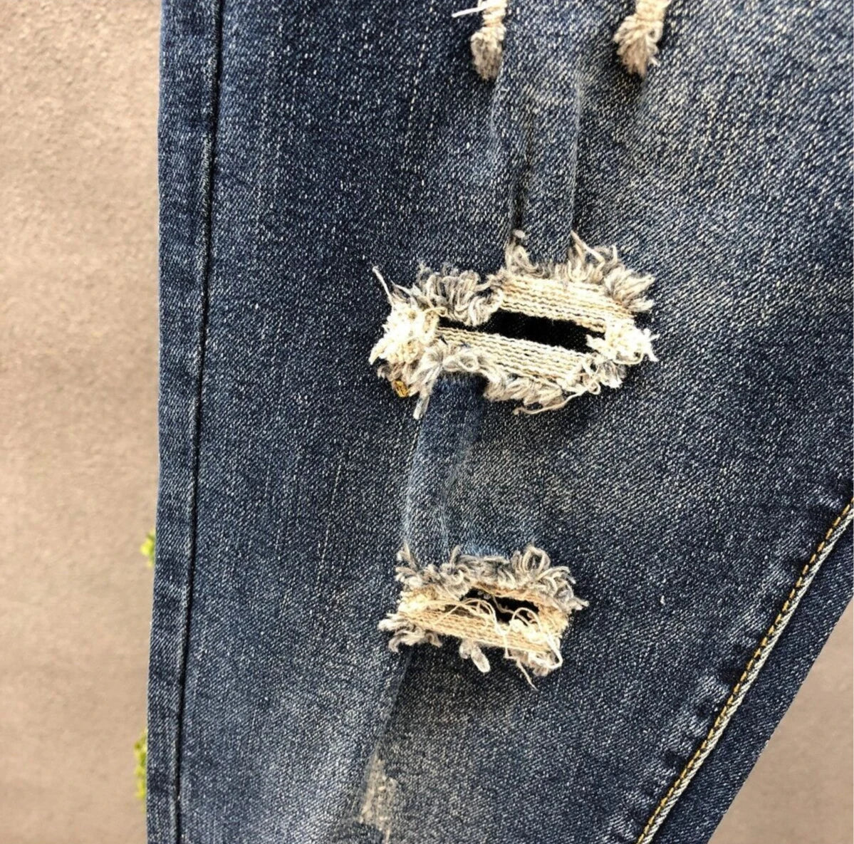 Cropped Jeans for Men Ripped Trousers Broken Korean Fashion Torn Kpop Stacked Trend 2025 Cheap Style with Holes Man Cowboy Pants.