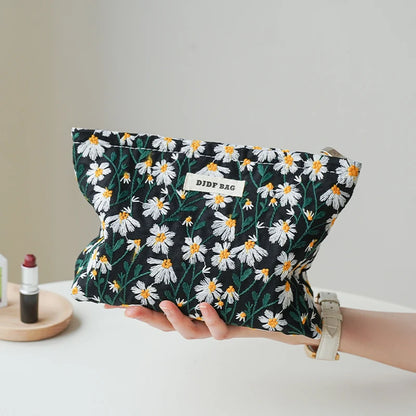 White Embroidery Daisy Women's Makeup Bag Portable Coin Purse Key Case Cosmetics Lipstick Storage Bag Commuter Liner Bag Ins