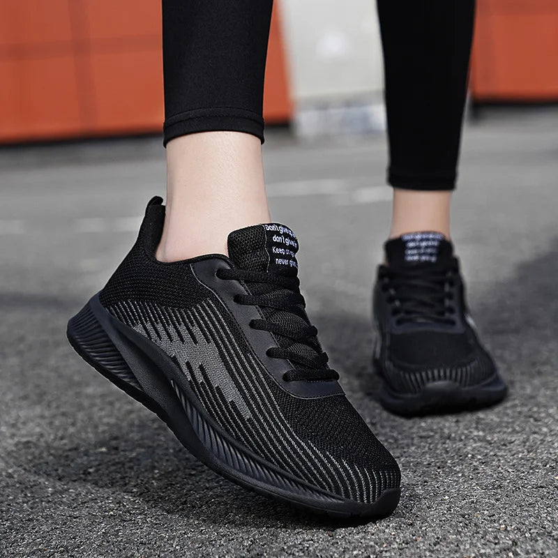 Summer Hot Sale Red Mesh Men Running Sneakers Big Size 47 Light Breathable Women Training Shoes Non-slip Sport Shoes for Man.