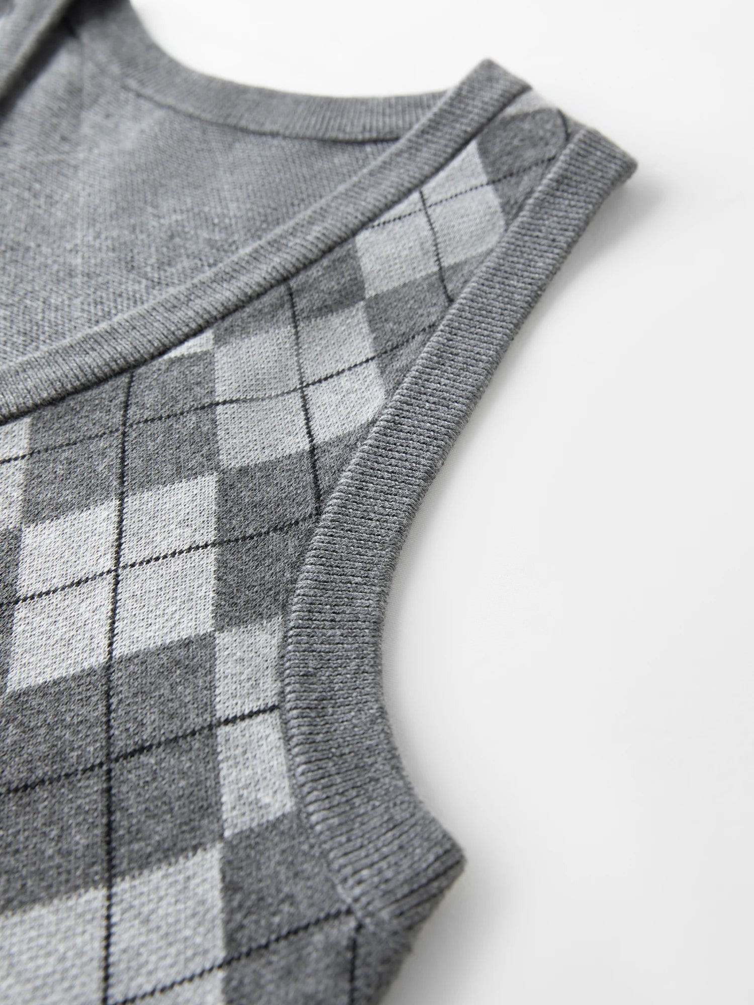 FSLE Plaid Rot Grau V-ausschnitt Gestrickte Weste Top für Frauen 2025, Herbst Neue Ankunft Retro College Stil Oberbekleidung Weste 25FS13248.