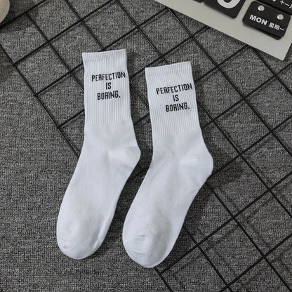 Simple European and American street letters white men's and women's socks sports hip hop college style socks.