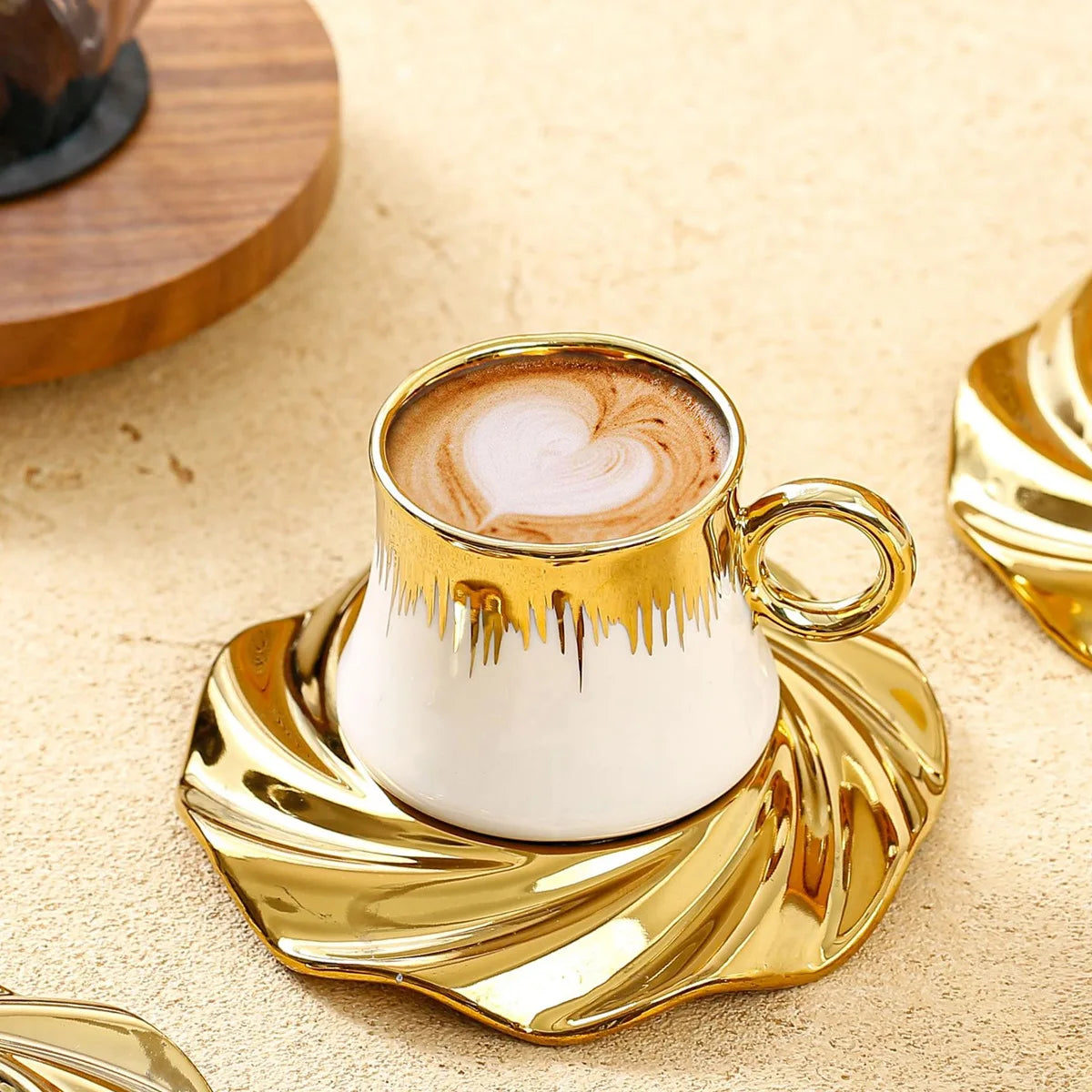 High Quality Middle East Saudi Arabia Ceramic Plated Coffee Cup Plate Set Golden Cup and Saucer Gift Box Set.