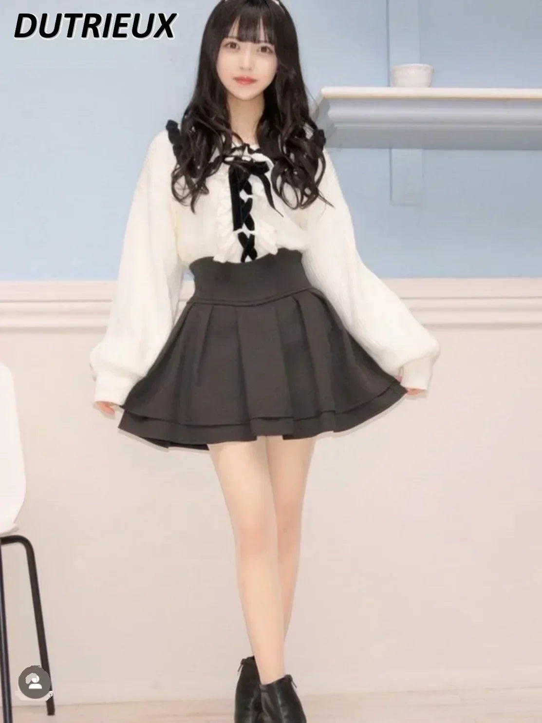 Japanese Lolita Black Skirts Women 2025 Spring Autumn New Radian Waistline Slim Short Pleated Skirt Female Mini Skirt Culottes.