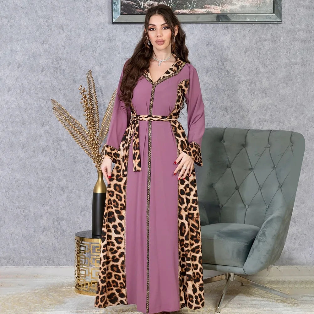 Elegantes arabisches Frauen-Partykleid, afrikanischer V-Ausschnitt, Leopardenmuster, langärmelig, Abaya, modische muslimische Dame, Urlaubskleid, islamische Kleidung.