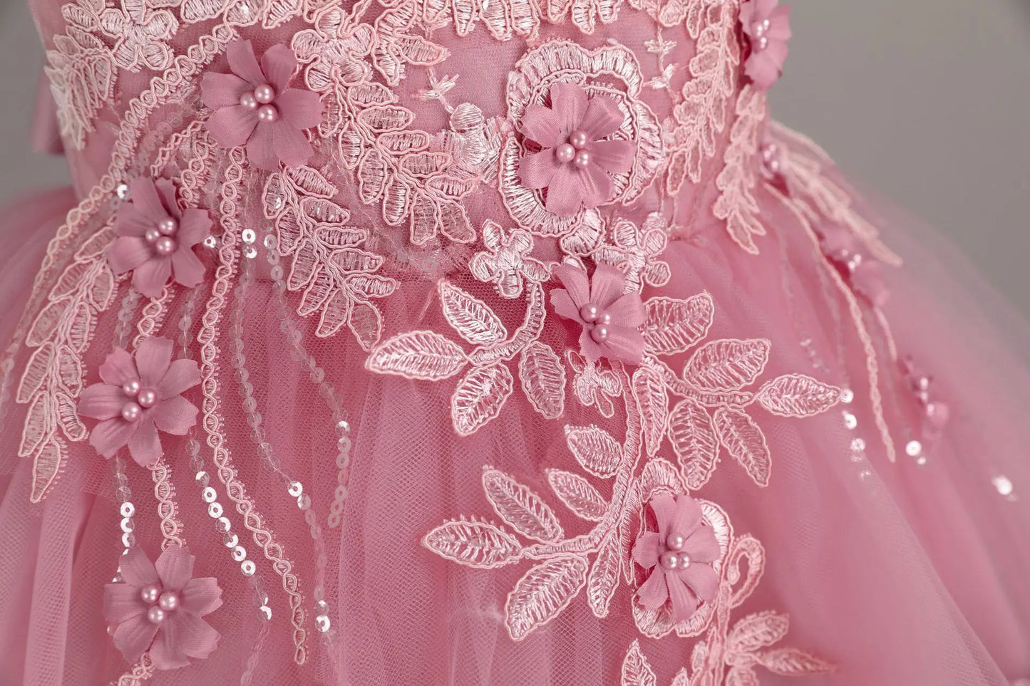 Neue Kinder kleid Spitze Blume Hochzeits kleid weibliche Klavier Performance Kleid Halloween Leistung kurze Mädchen Kleidung.