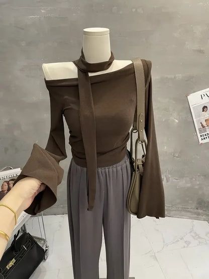 Sexy One-Shoulder Long Sleeve T-Shirt with Scarf Short Flared Sleeve Blindfolded Entry Base Shirt Tight Short Crop Top.