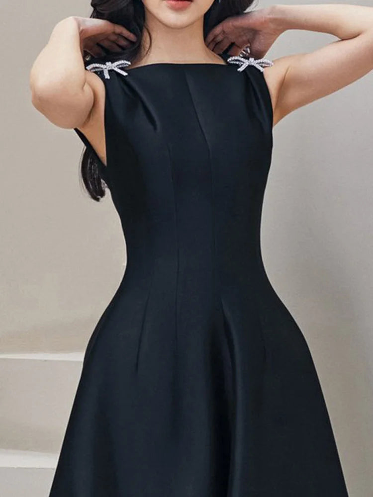 TWOTWINSTYLE Elegante Schwarz Kleid Für Frauen Quadrat Kragen Ärmellose Hohe Taille Solide Patchwork Bowknot Midi Kleider Weiblichen Stil.