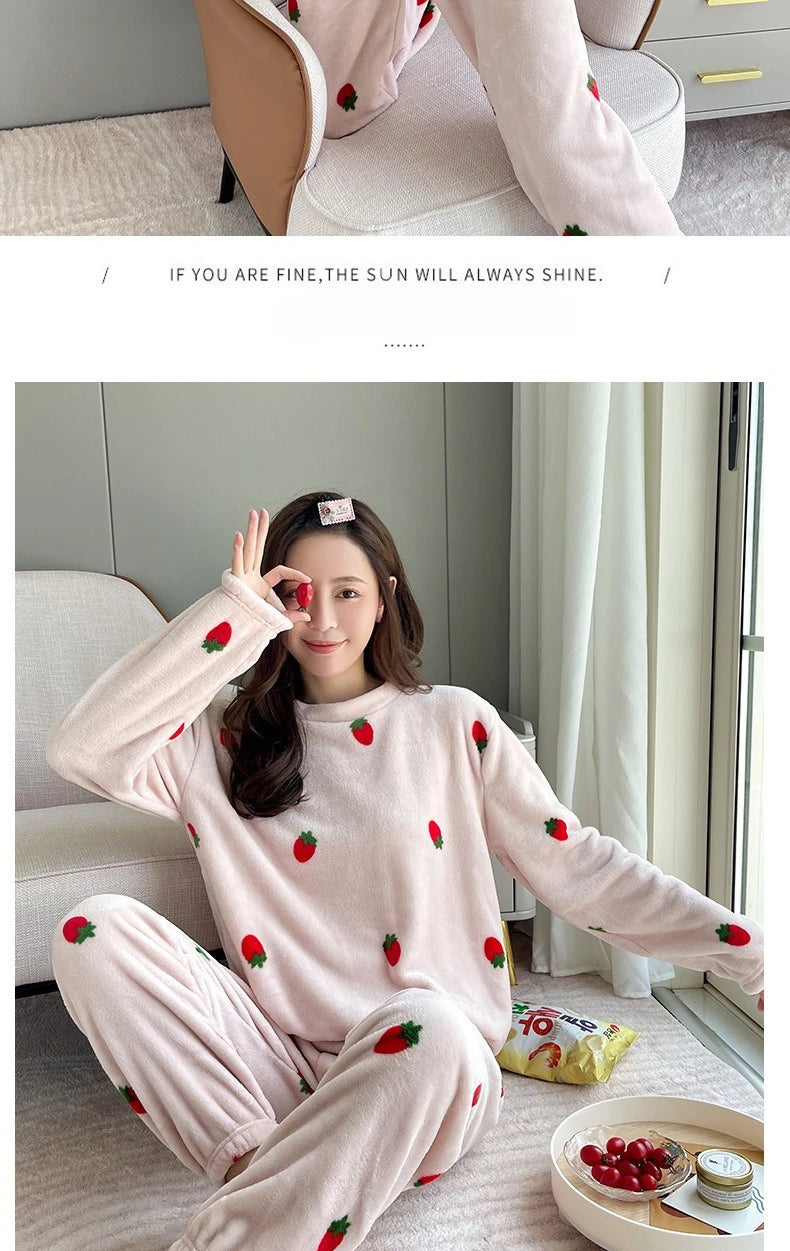 Warme Damen-Nachtwäsche für den Winter, bedruckt, Erdbeere, O-Ausschnitt, Korallensamt-Pyjama, Loungewear, zweiteiliges Set, süße Damen-Pyjamas