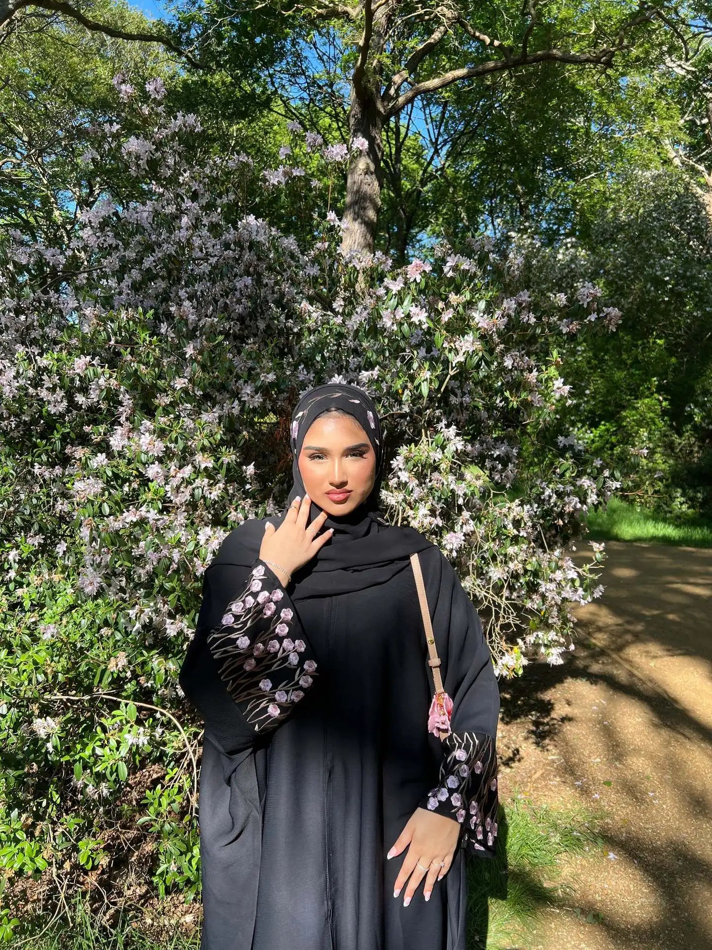 Islamic Clothes Black Flower Embroidery Abayas for Women Dubai Cardigan Muslim Saudi Open Abaya Kimono Luxury Hijab Dress Kaftan.