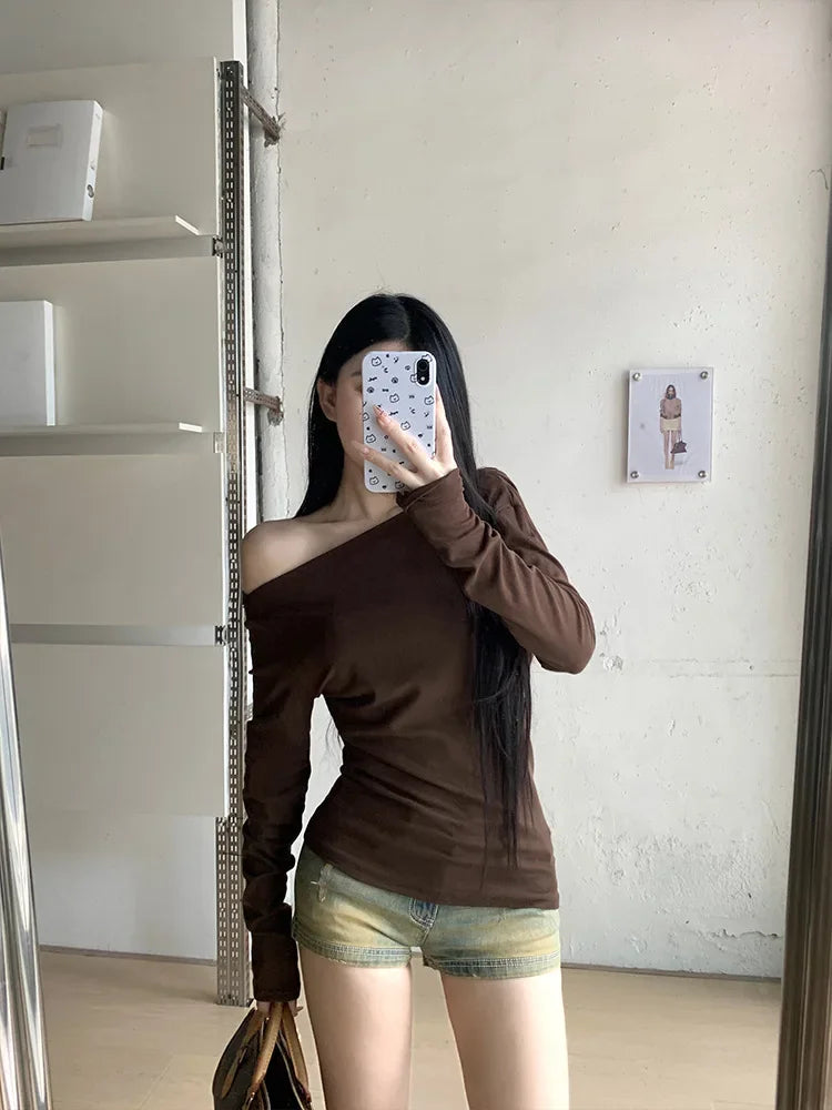 Slim Fit Long Sleeve T-Shirt Shoulder Bared One Shoulder Style Casual Streetwear for Young Women Fashionable And Stylish