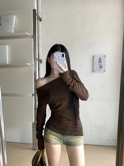 Slim Fit Long Sleeve T-Shirt Shoulder Bared One Shoulder Style Casual Streetwear for Young Women Fashionable And Stylish