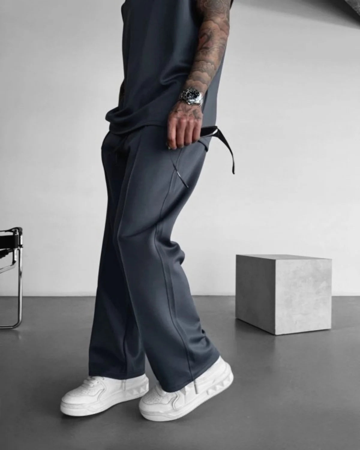 2025 Spring and summer men's new four seasons loose straight tube sports casual pants comfortable suit pants drawstring waistban.