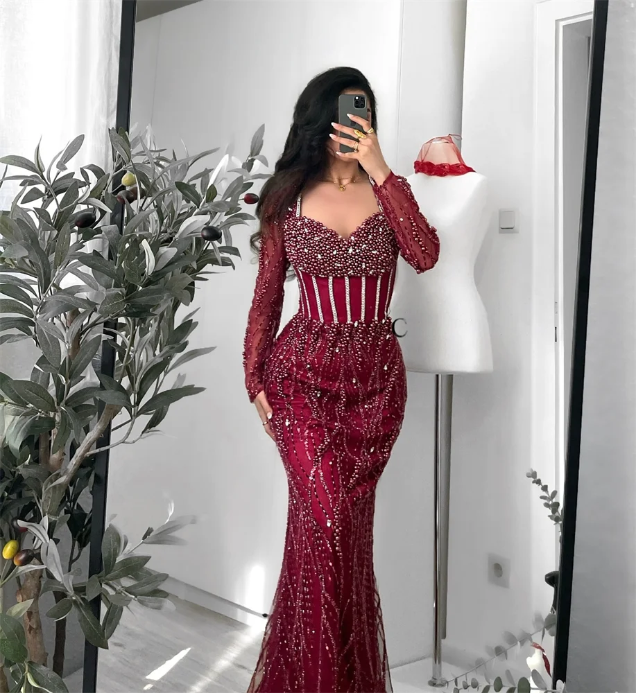 Glänzende blaue Dubai-Abendkleider 2025, mit Perlen verziert, Kristalle, Hochzeitskleid für besondere Anlässe, maßgeschneidert.