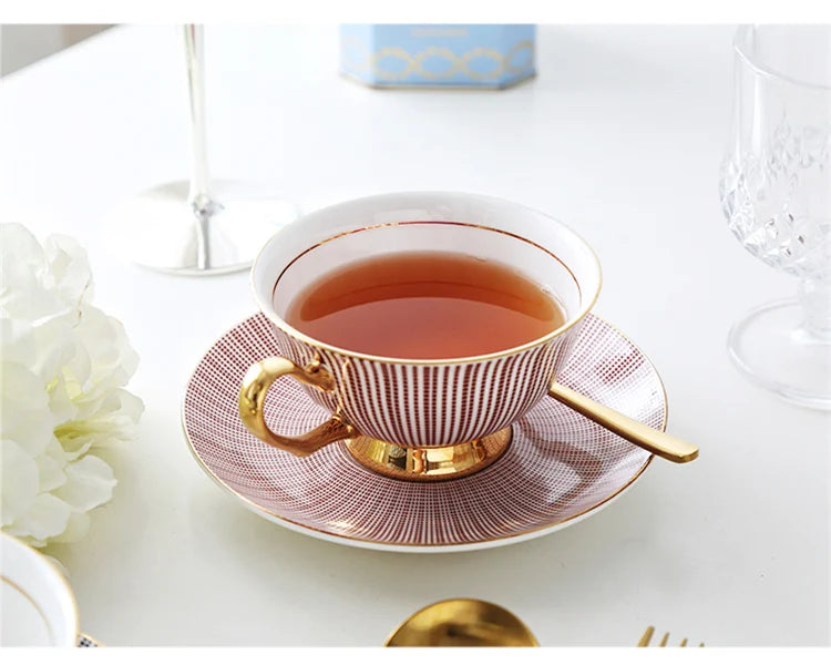 Bone China Tea Cup Saucer Spoon Set 200ml Elegant Coffee Cup Gold Porcelain Tea Set Ceramic Teacup Cafe Espresso Cup British Mug.