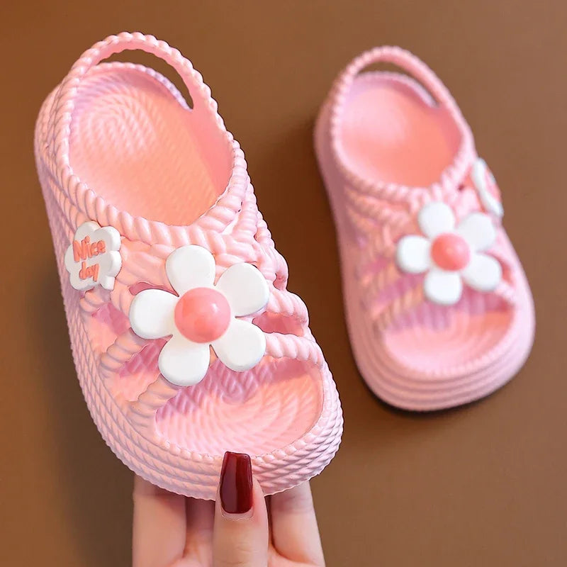 2025 New Children's Slippers Summer Girls and Boys Bathroom Home Anti slip Beach Shoes Soft Soled Baby Sandals.