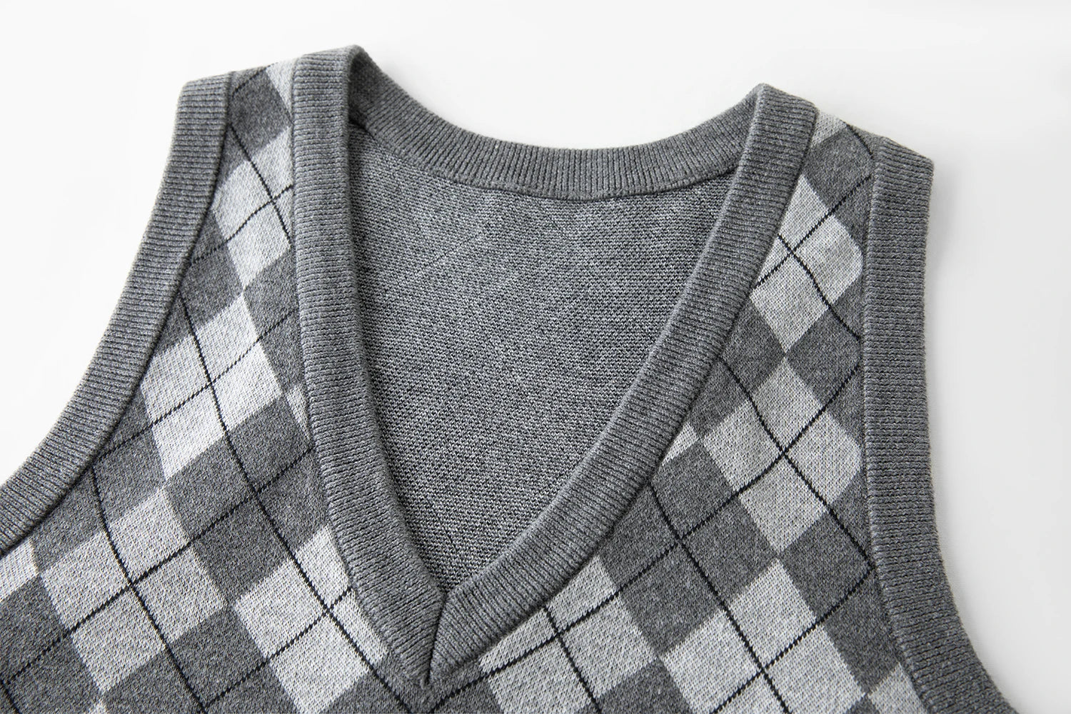 FSLE Plaid Rot Grau V-ausschnitt Gestrickte Weste Top für Frauen 2025, Herbst Neue Ankunft Retro College Stil Oberbekleidung Weste 25FS13248.