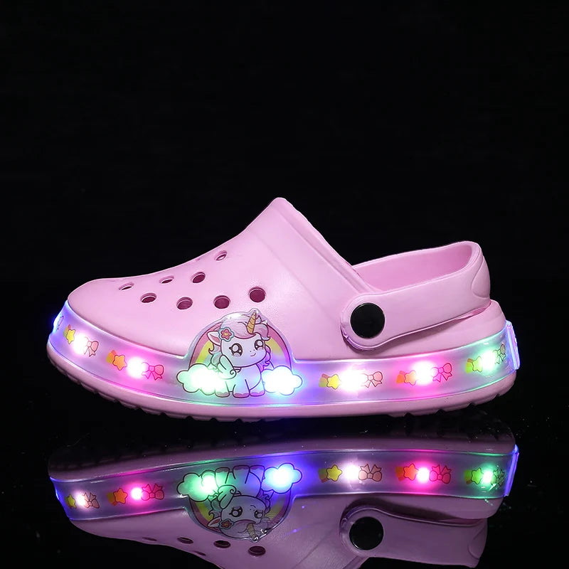 Light Sandals for Girls Pink Cartoon Printing Summer Beach Kids Shoes Outdoor Non-slip Classic Design Children's Casual Clogs.