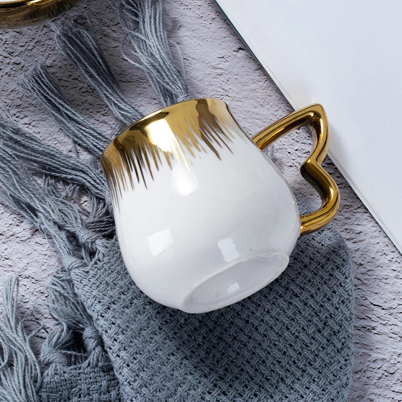 Luxury Ceramic Mug with Saucer European Retro Swan Shape Afternoon Tea Coffee Cup and Saucer Set Home Creative Drinkware Gift.