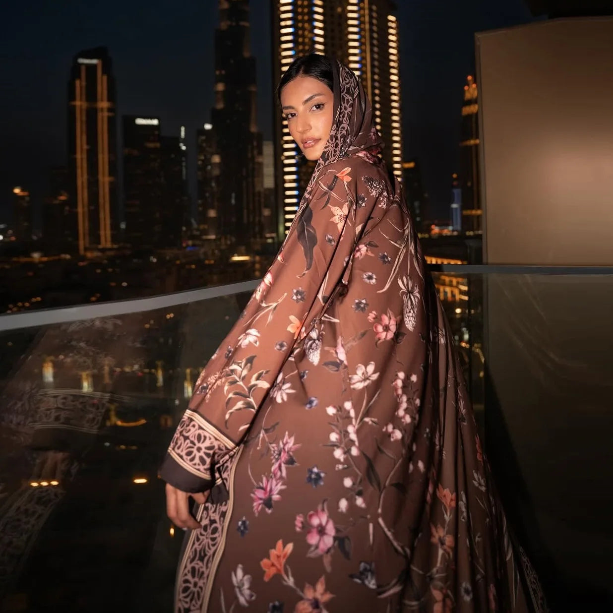 2025, Sommer-Strickjacke mit arabischem Blumenmuster für muslimische Frauen, elegante Dubai-Hijab-Abaya mit innerem islamischem Urlaubsoutfit, neues Türkei-Kleid.