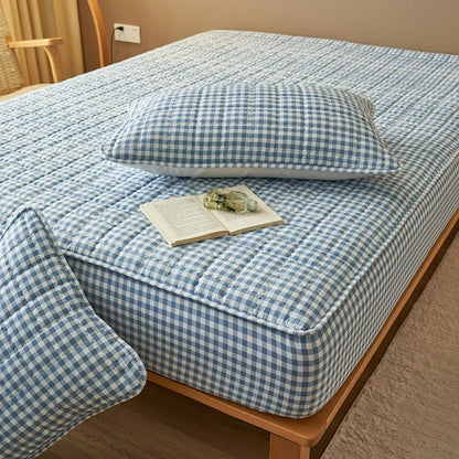 For High-Quality Quilted Plaid Mattress Cover,Mattress Protector,- Antibacterial, Breathable,Comfortable for Fresh Sleep Experie.