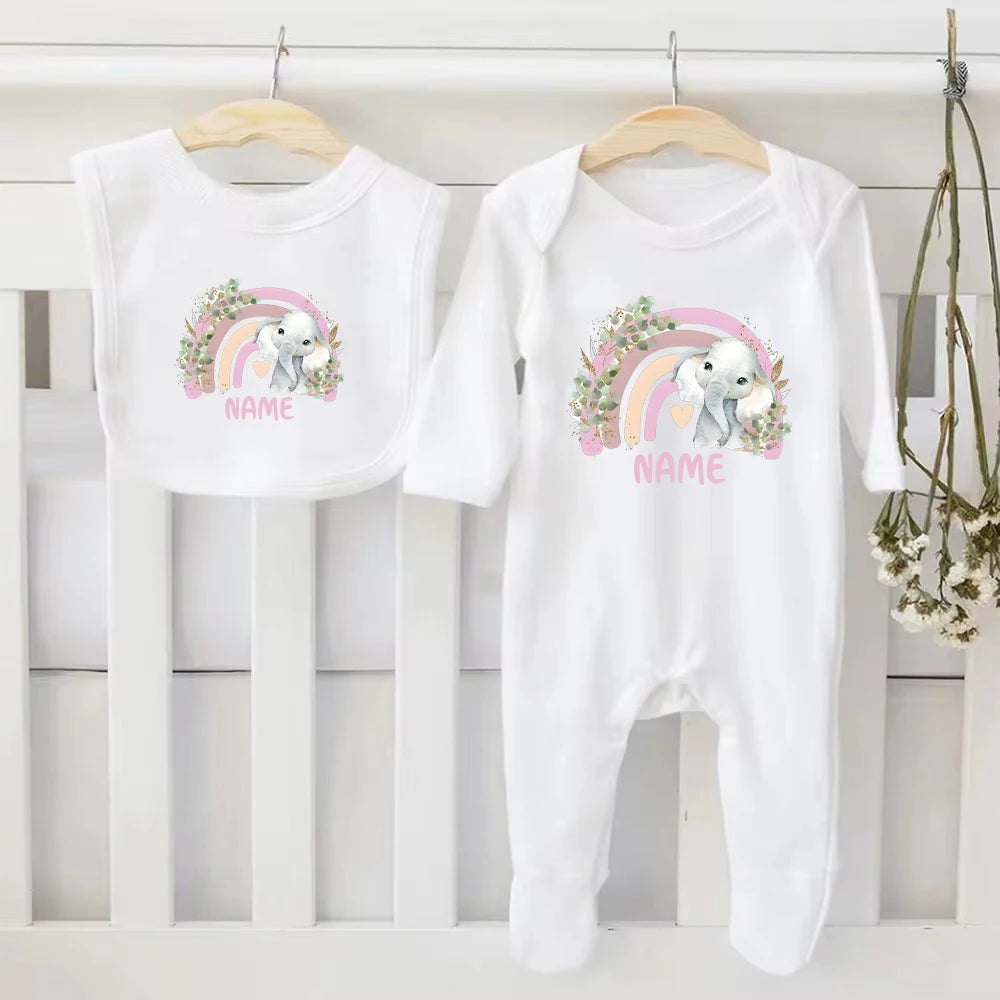 Personalisierte Baby-Lätzchen und Strampler, 2-teiliges Set, individuelles Tier mit Namen, Baby-Baumwoll-Lätzchen, Neugeborenen-Overall, Wild One-Geschenke für die Babyparty.
