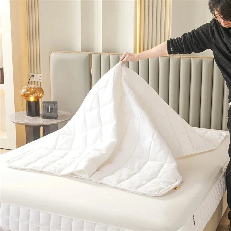 Breathable Quilted Mattress Protector with Soybean Fiber Padding Hypoallergenic Skin-Friendly Cover Machine Washable 720° Cover