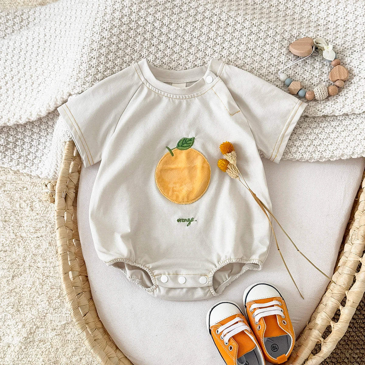 INS Sommer Neue Baby Body Neugeborenen Kleidung Jungen Mädchen Baumwolle Dreieck Strampler Plüsch brief Kurzarm Infant 0-18M.