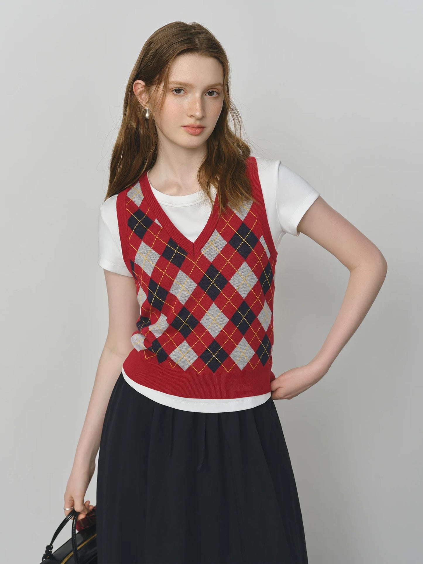 FSLE Plaid Rot Grau V-ausschnitt Gestrickte Weste Top für Frauen 2025, Herbst Neue Ankunft Retro College Stil Oberbekleidung Weste 25FS13248