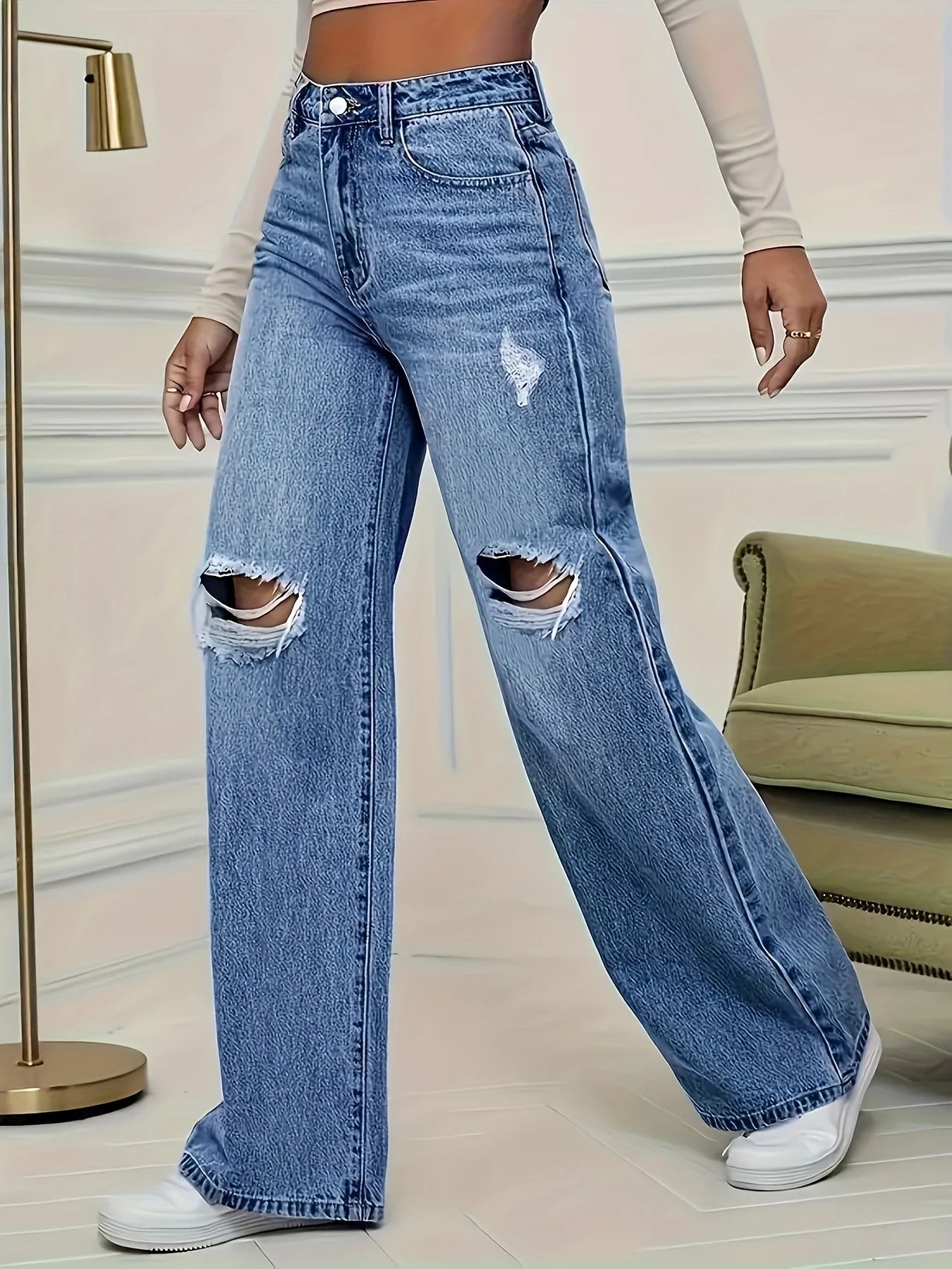 Women's High-Waisted Straight Leg Denim Jeans with Ripped Details, Casual and Fashionable Pants.