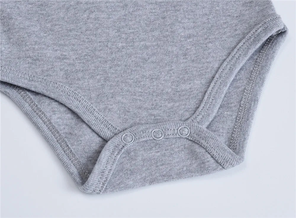 2025 Sommer Unisex Baby Body 0-24 Monate Kurzarm 100 % Baumwolle Weiß Schwarz Grau Design Säuglingskleidung