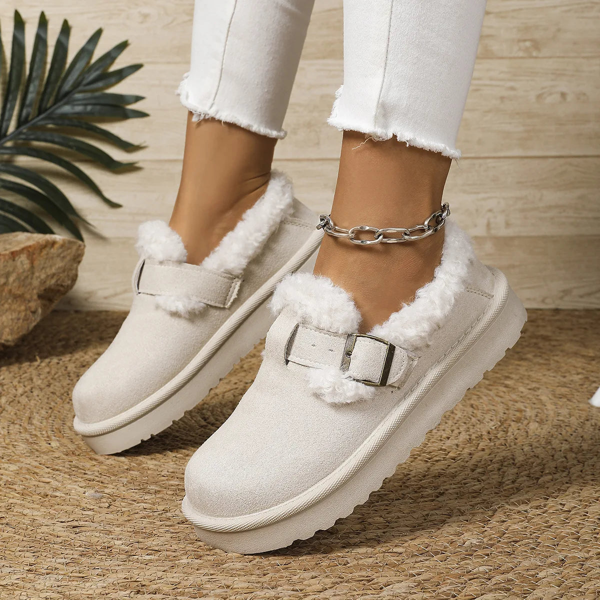 New 2025 Winter Women's Boots Plush Fashion Retro Bean Shoes Cotton Women's Flat Sole Slippers Platform Women Boots.