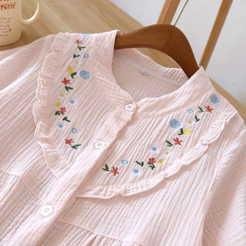 Spring and summer 2025 new women's pajama suit 100% cotton crepe short-sleeved capris embroidered round-neck household clothes.