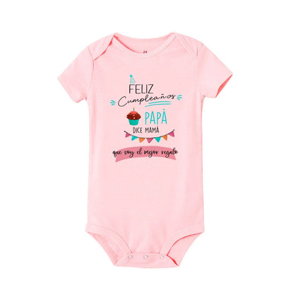 Alles Gute zum Geburtstag, Papa sagt Mama, dass ich das beste Geschenk bin. Baby-Body für Neugeborene, kurzärmeliger Strampler, Papa-Geburtstags-Säuglingsoverall.